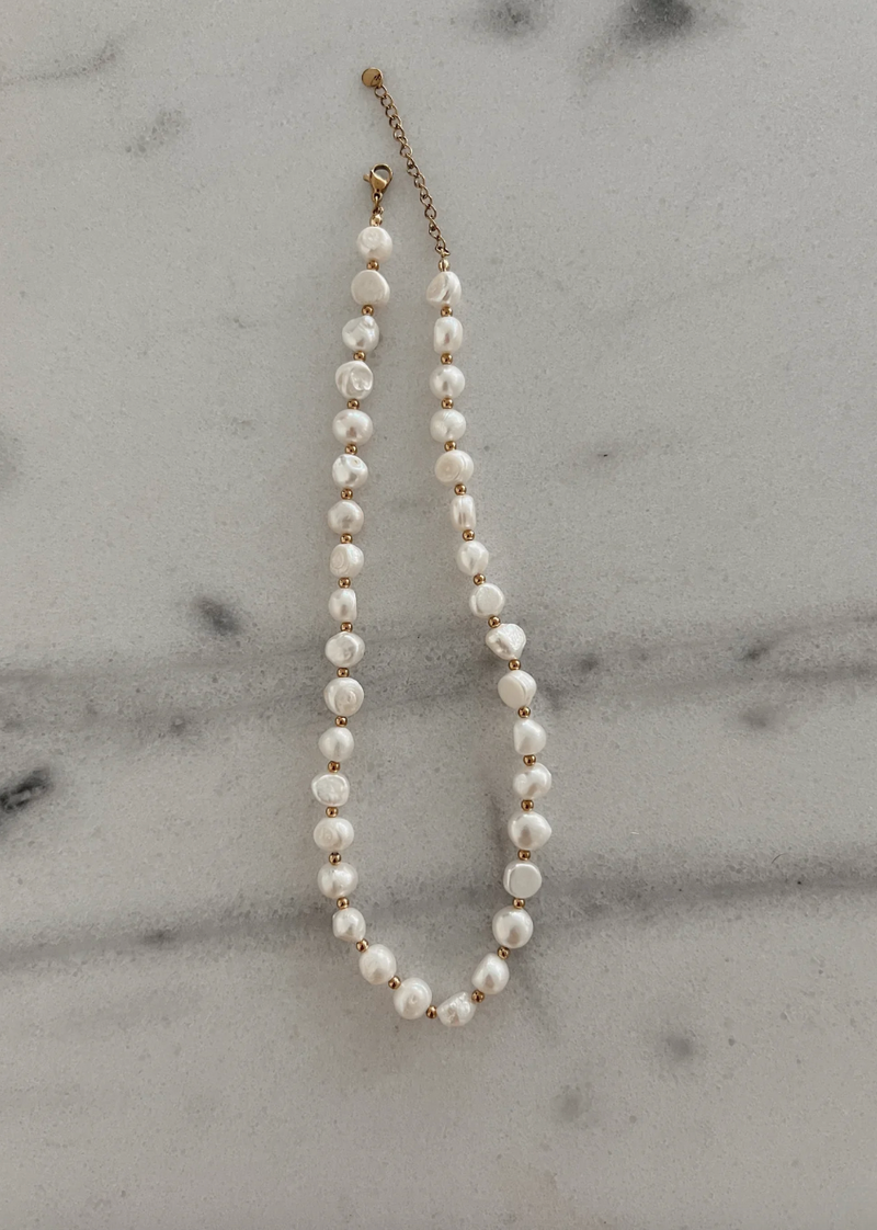 Glam Pearl Necklace